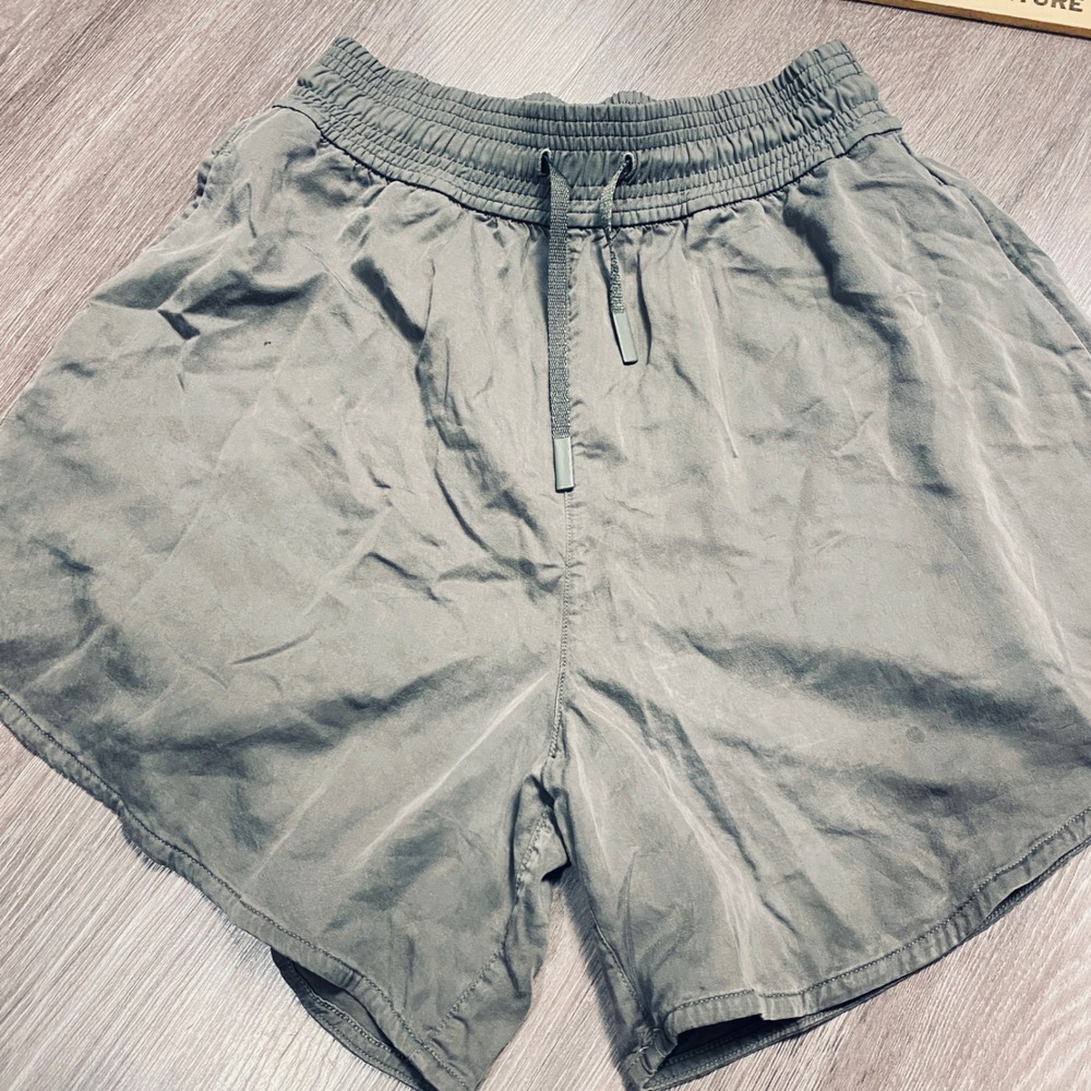 Lululemon Sage Green Tencel Lyocell Smocked Waist Athletic Shorts Womens 4